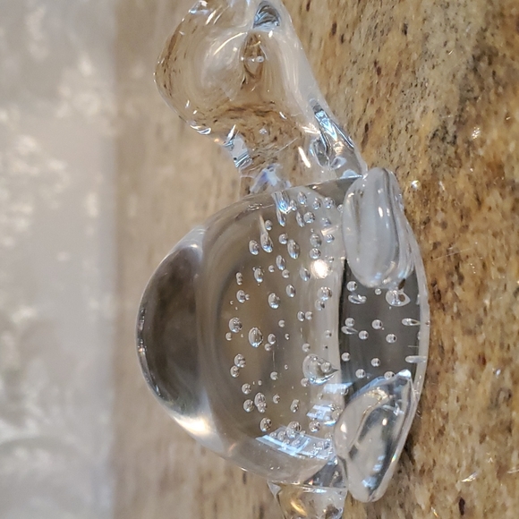 Turtle glass with controlled bubbles paperweight - Picture 7 of 10